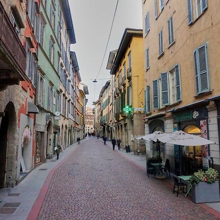 Magic Place Bergamo! Appartamento Elegante Nel Cuore Di Bérgamo Exterior foto