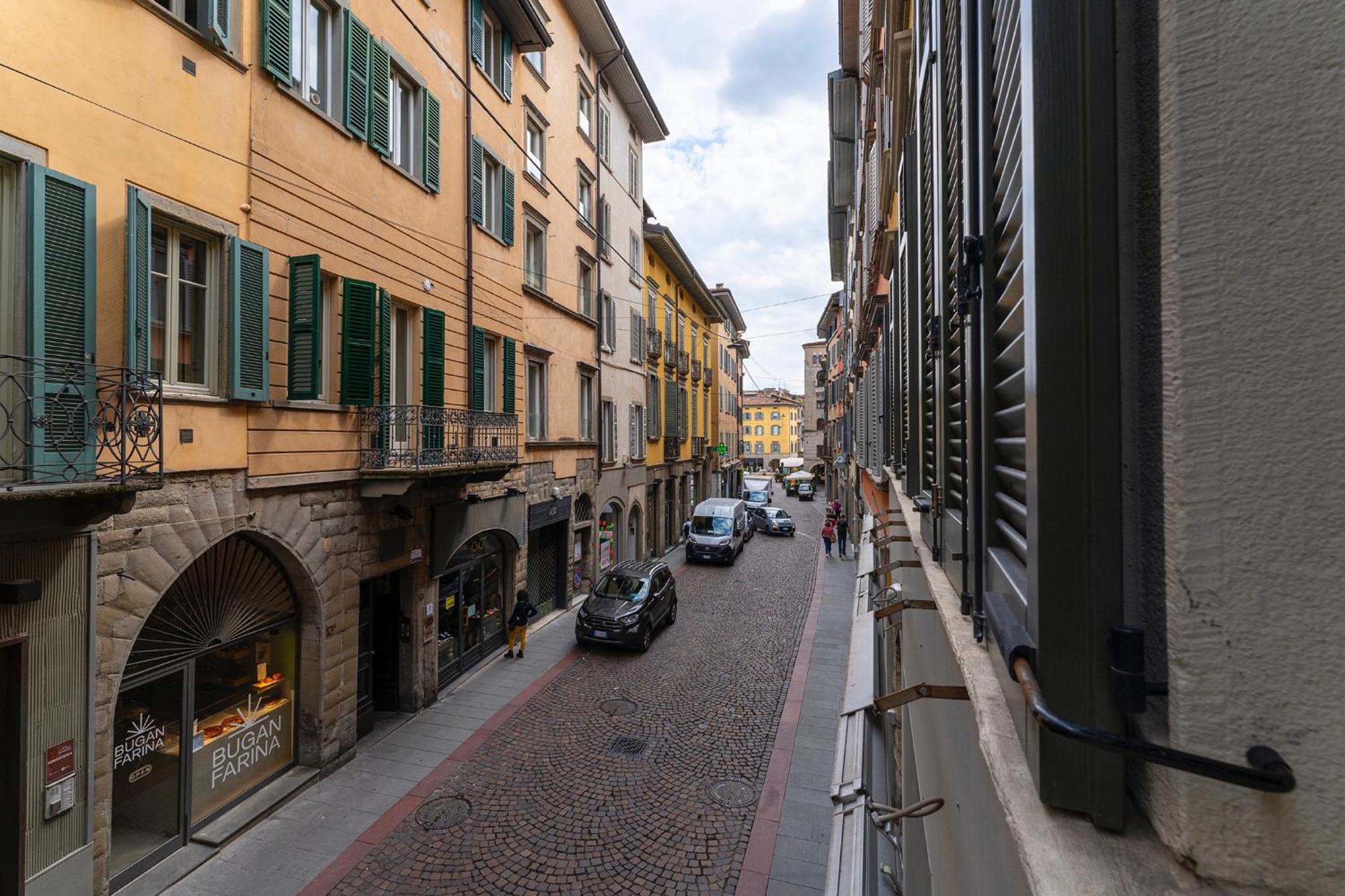 Magic Place Bergamo! Classy Apartment In The Heart Of The City Exterior foto